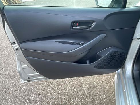 Used 2025 Toyota Corolla LE image 20