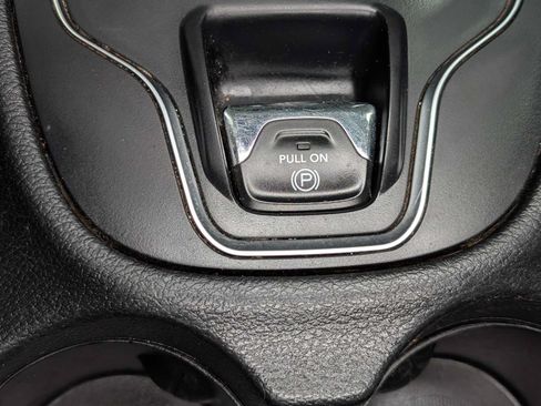 Used 2019 Jeep Cherokee High Altitude AWD/4WD image 29