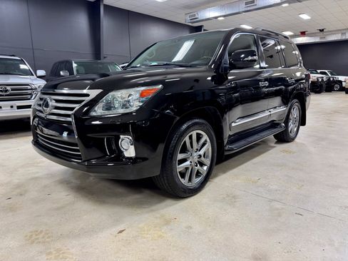 Used 2013 Lexus LX 570 4WD w/ Luxury Pkg w/Pre-crash image 6