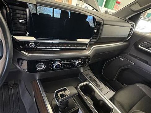 Used 2023 GMC Sierra 1500 SLT w/ SLT Premium Package AWD/4WD image 8