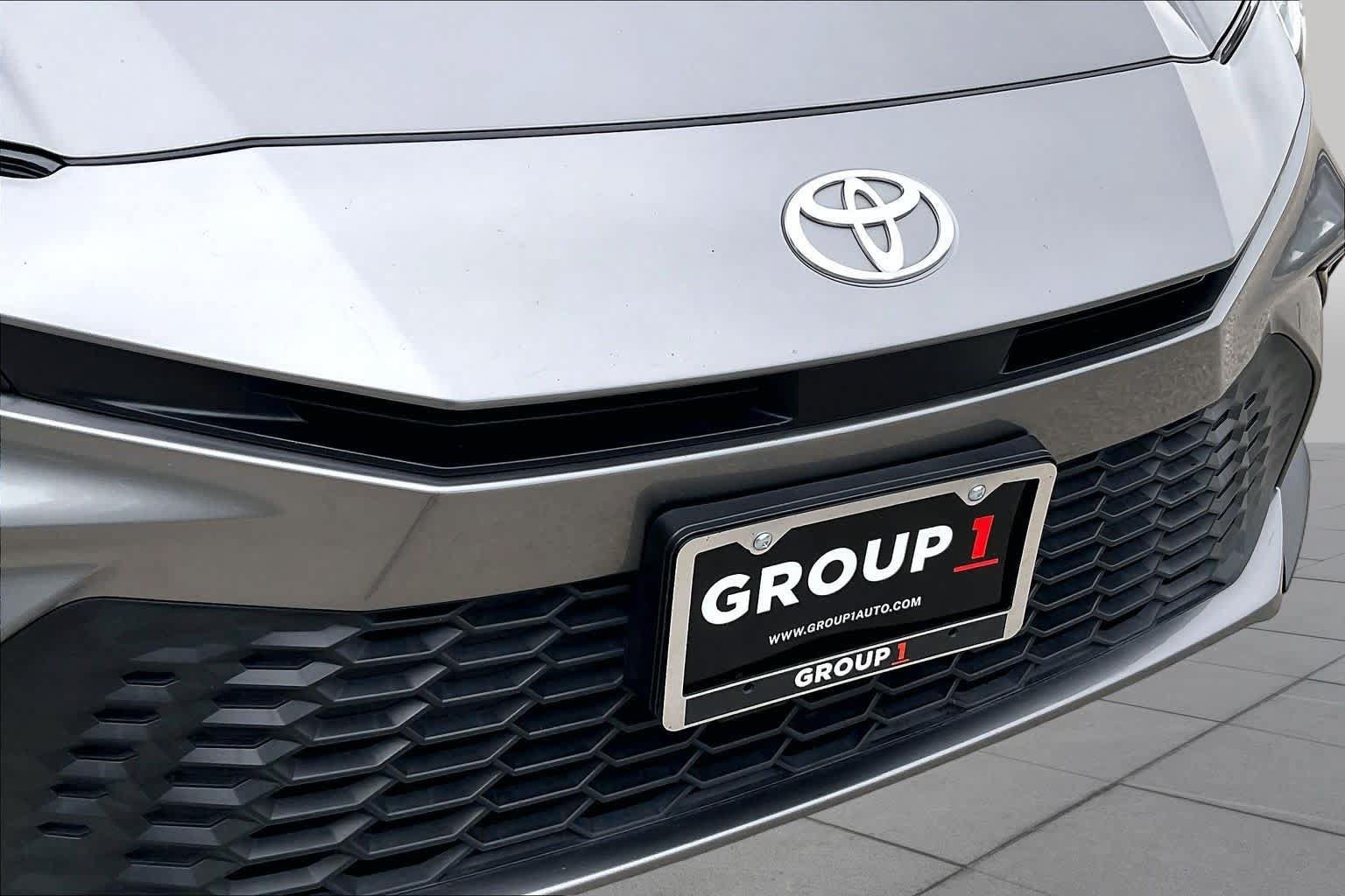 Used 2025 Toyota Camry SE w/ Convenience Package AWD/4WD image 29