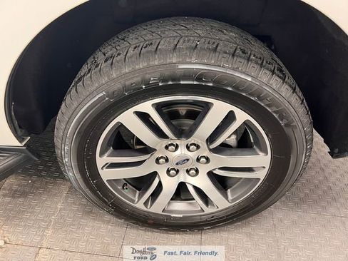 Used 2024 Ford Expedition XLT AWD/4WD image 17