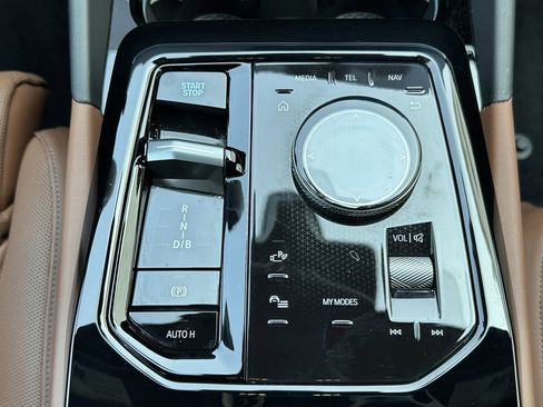 Used 2025 BMW i5 xDrive40 w/ Premium Package image 11