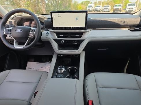 Used 2025 Ford Explorer Active w/ Active Comfort Package image 2