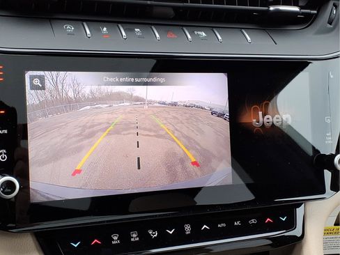 New 2026 Jeep Grand Cherokee Limited w/ Limited Altitude Package AWD/4WD image 16