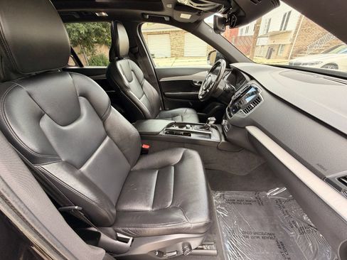 Used 2022 Volvo XC90 T5 Momentum w/ Climate Package AWD/4WD image 26