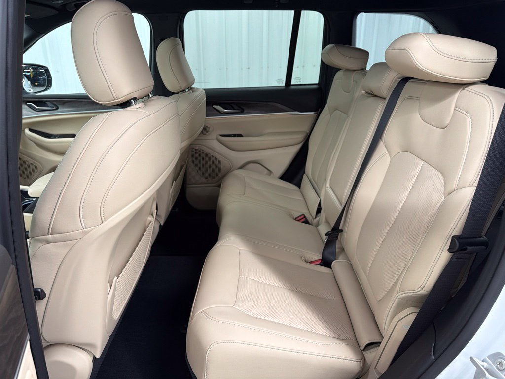 New 2027 Jeep Grand Cherokee Limited AWD/4WD image 11
