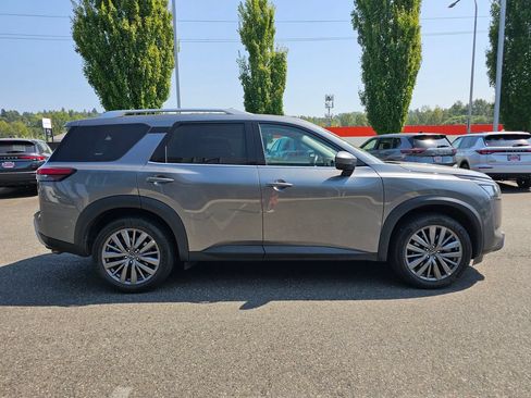 Used 2025 Nissan Pathfinder SL w/ SL Premium Package AWD/4WD image 4