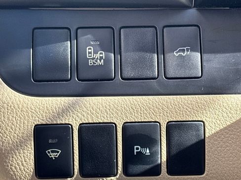 Used 2015 Toyota Highlander Limited image 25