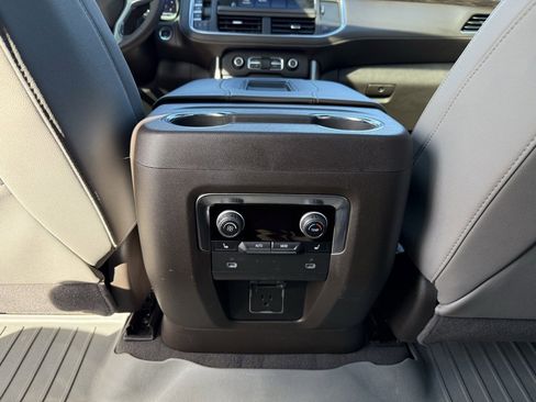 Used 2023 Chevrolet Suburban Z71 w/ Z71 Off-Road Package image 38