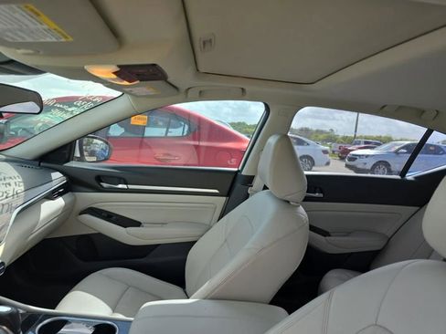 Used 2021 Nissan Altima 2.5 SL FWD image 6