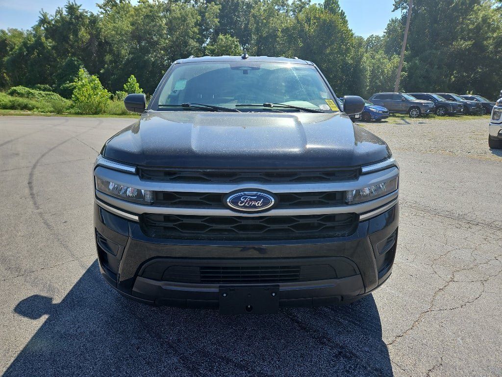 Used 2024 Ford Expedition XLT AWD/4WD image 2