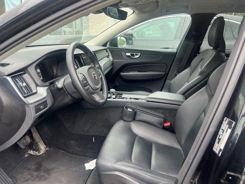 Used 2025 Volvo XC60 B5 Core AWD/4WD image 5