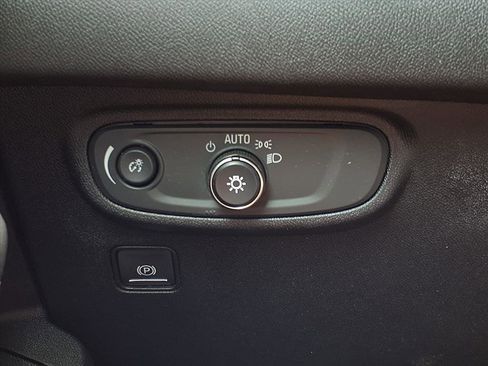 Used 2018 GMC Terrain SLE image 22