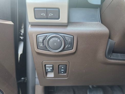 Used 2018 Ford F150 King Ranch w/ Equipment Group 601A Luxury AWD/4WD image 23
