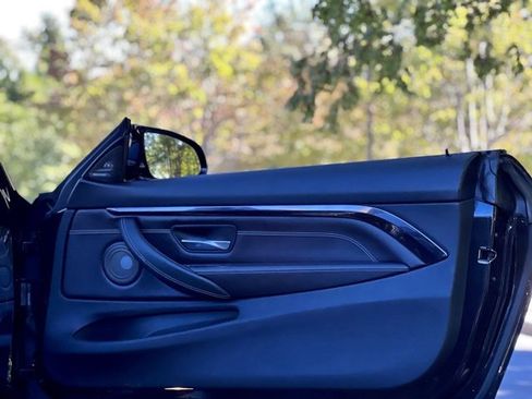 Used 2016 BMW M4 Convertible image 28