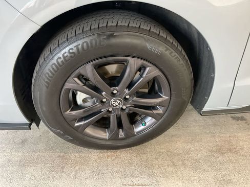 Used 2024 Toyota Sienna XSE w/ XSE Plus Package image 10