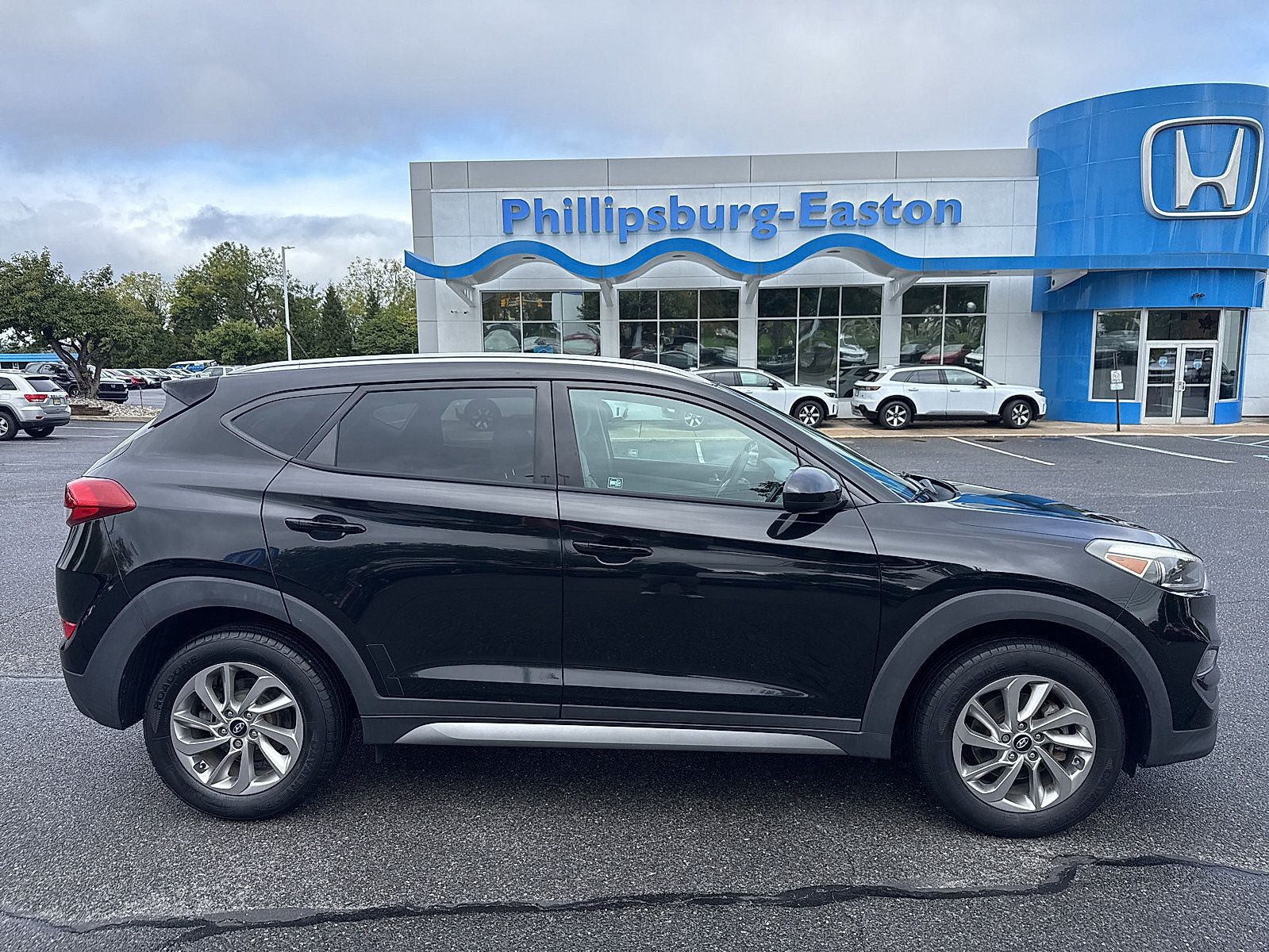 Used 2017 Hyundai Tucson SE w/ SE Popular Package 02 AWD/4WD image 4