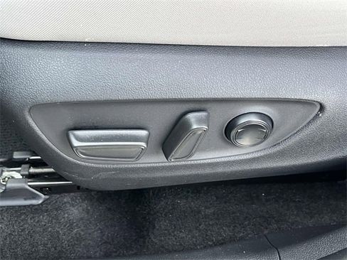 Used 2024 Toyota RAV4 XLE image 17