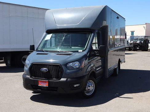 Used 2022 Ford Transit 350 DRW RWD image 4