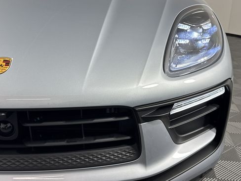 Certified 2026 Porsche Macan AWD/4WD image 11