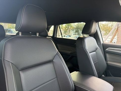 Certified 2023 Volkswagen Atlas Cross Sport SE w/ Black Wheel Package image 9