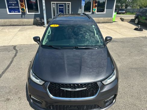 Used 2022 Chrysler Pacifica Touring-L FWD image 7