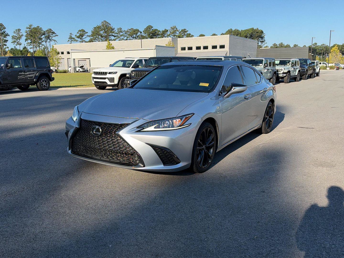 Used 2023 Lexus ES 350 F Sport w/ Accessory Package (Z1) FWD image 3
