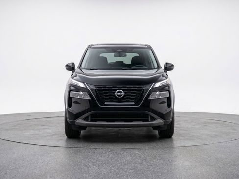 Used 2025 Nissan Rogue SV FWD image 2