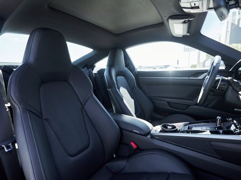 Used 2024 Porsche 911 Carrera 4S w/ Premium Package image 35