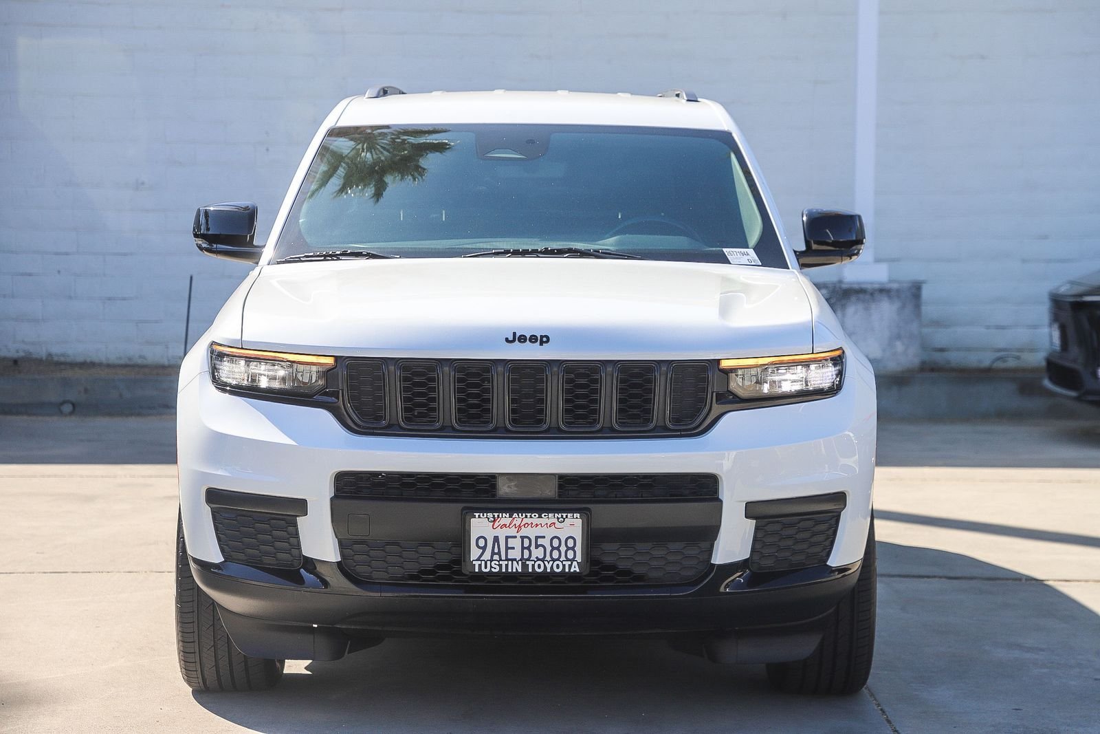 Used 2022 Jeep Grand Cherokee L Laredo RWD image 2