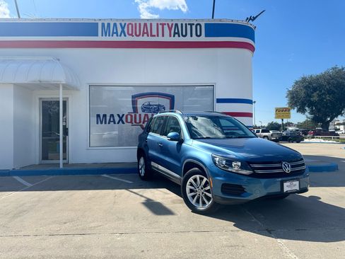 Used 2017 Volkswagen Tiguan Limited w/ Premium Package image 4