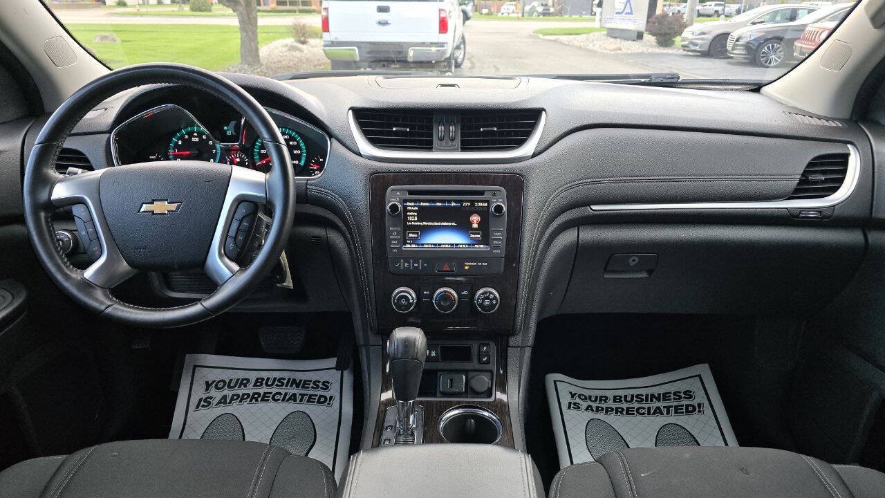 Used 2016 Chevrolet Traverse LT w/ Style and Technology Package FWD image 16