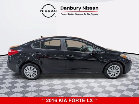 Used 2016 Kia Forte LX FWD image 2