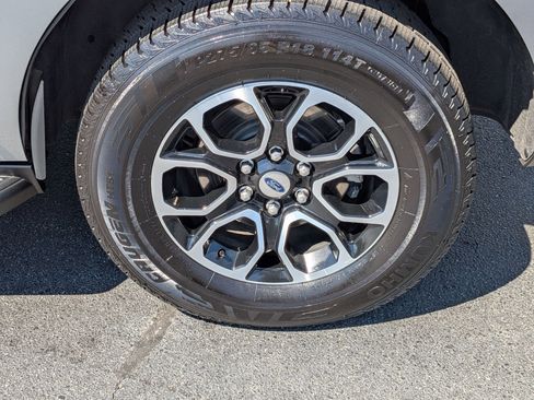 Used 2024 Ford Expedition XLT RWD image 9