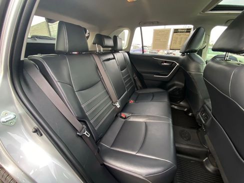 Used 2019 Toyota RAV4 Limited w/ Carpet Mat Package image 30
