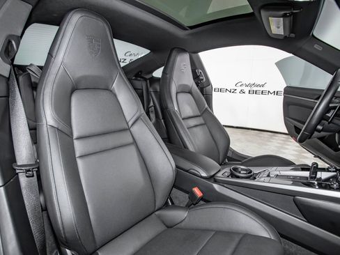 Used 2025 Porsche 911 Carrera RWD image 15