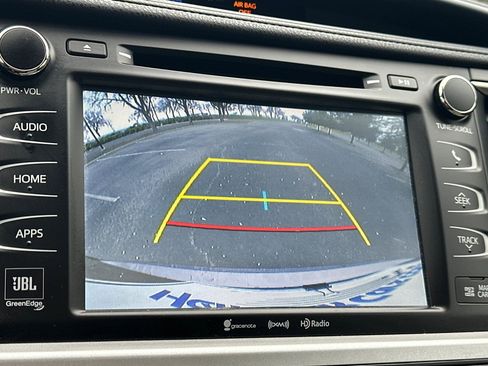 Used 2017 Toyota Highlander Limited image 26