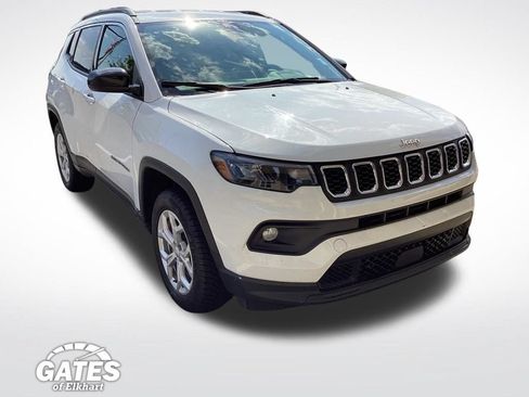 Used 2024 Jeep Compass Latitude AWD/4WD image 1