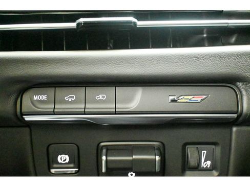 New 2026 Cadillac Escalade V w/ LPO, ONYX Package AWD/4WD image 34