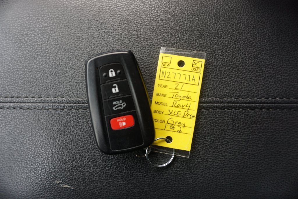 Used 2021 Toyota RAV4 XSE w/ XSE Grade Weather Package AWD/4WD image 18