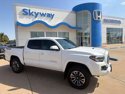 Used 2020 Toyota Tacoma TRD Sport w/ Technology Package AWD/4WD image 1