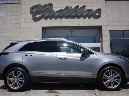 Used 2025 Cadillac XT5 Premium Luxury image 3