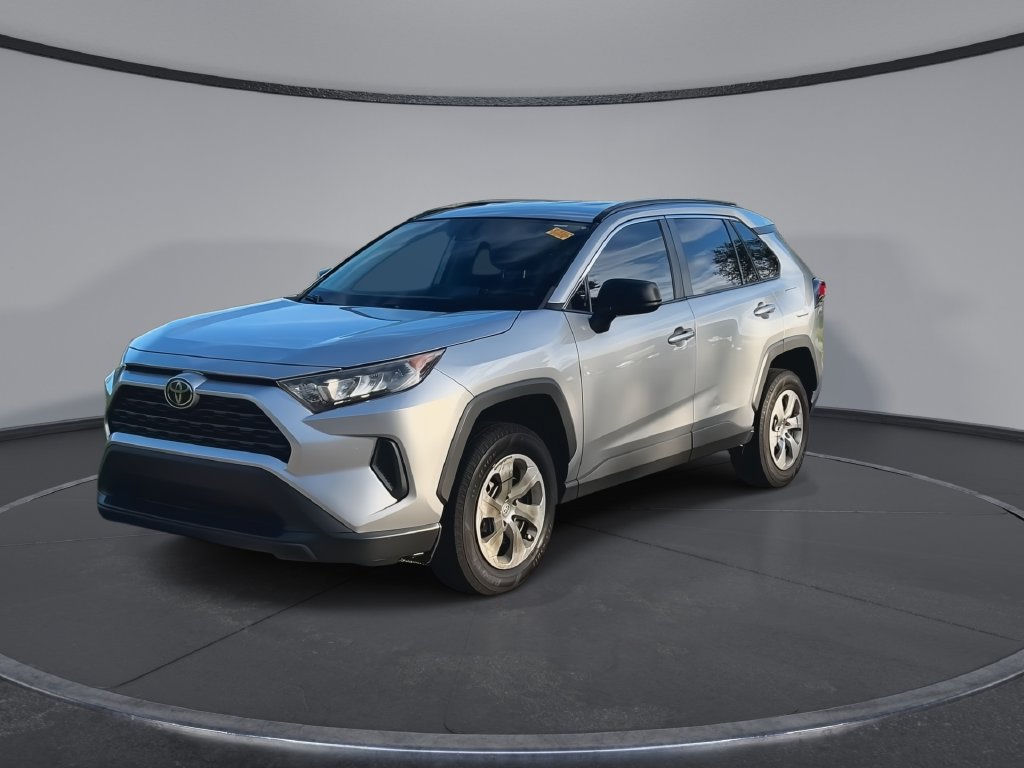 Used 2021 Toyota RAV4 LE FWD image 4