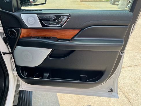 Used 2019 Lincoln Navigator L Reserve image 10