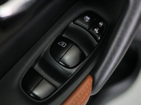 Used 2018 Nissan Rogue SL AWD/4WD image 46