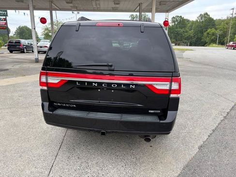 Used 2016 Lincoln Navigator Select AWD/4WD image 4