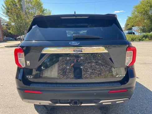 Used 2022 Ford Explorer XLT w/ Equipment Group 202A image 4