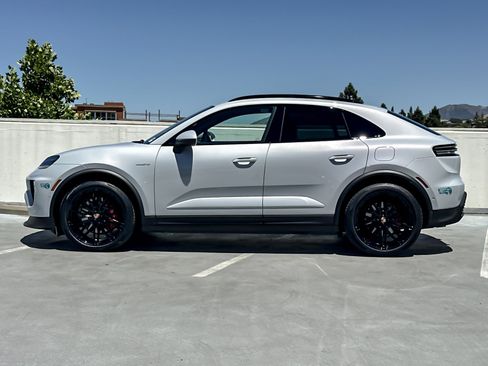 Used 2025 Porsche Macan 4S Electric AWD/4WD image 2