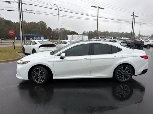 Used 2025 Toyota Camry XLE image 2